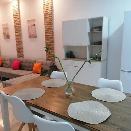 Living 2 Apartment *