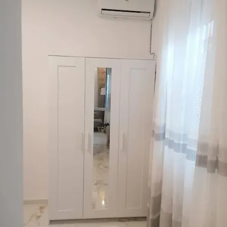 Living Апартаменти *